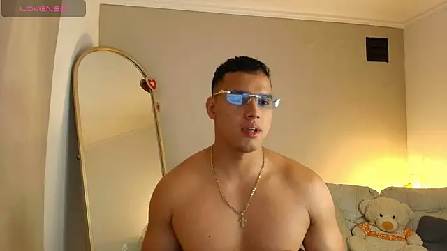 Maxi and Ares online show from April 2026 07:09:02 PM