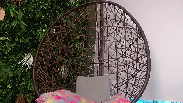 Milan Moon online show from April 2026 07:18:01 PM