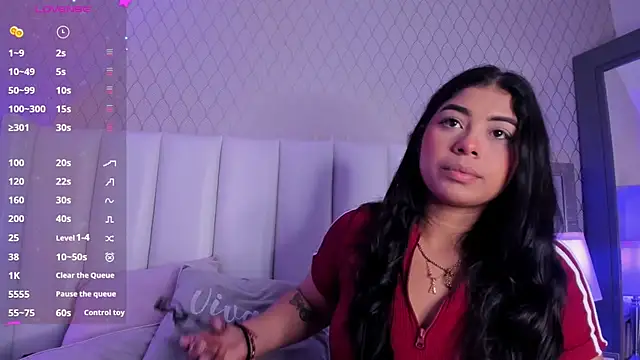 ValkaRouse online show from April 2026 07:43:02 PM