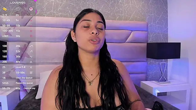 ValkaRouse online show from April 2026 07:58:02 PM