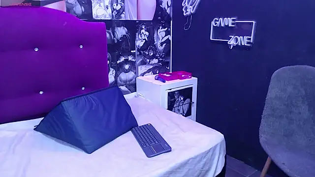 Shanel black online show from April 2026 07:07:02 PM