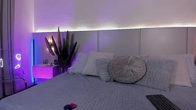 Cami Shine online show from April 2026 12:07:02 PM