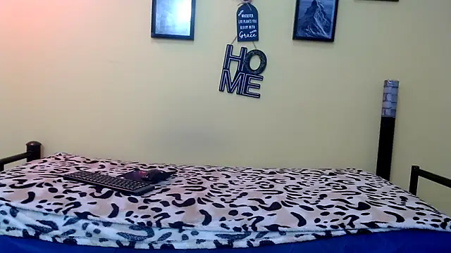 18dulcegatita online show from April 2026 07:30:01 PM