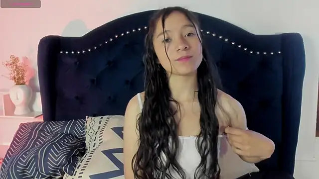 Honney Bunny18 online show from April 2026 02:34:01 PM