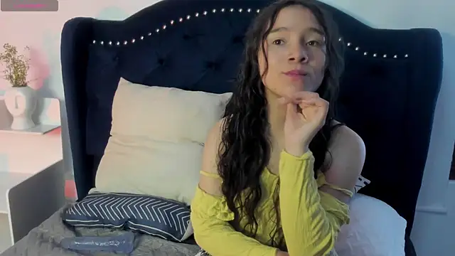 Honney Bunny18 online show from April 2026 02:34:01 PM