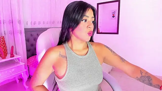 Snapshot of Mallorie_Owens chatting on May 2026 05:49:01 PM Mallorie Owens online show from May 2026 05:49:01 PM