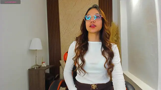 Vi zzy online show from April 2026 05:52:01 PM