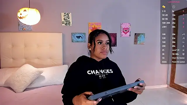 Snapshot of Melaniaa_Roussee chatting on April 2026 02:56:01 AM Melaniaa Roussee online show from April 2026 02:56:01 AM