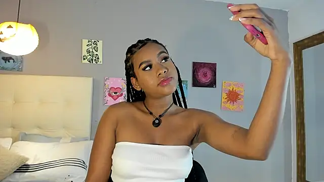 Melaniaa Roussee online show from June 2026 07:30:02 PM