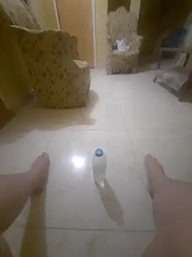 beebuzz0 online show from April 2026 01:28:01 AM