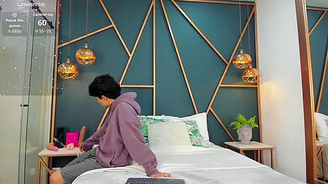 oliver laurent online show from April 2026 01:15:02 PM