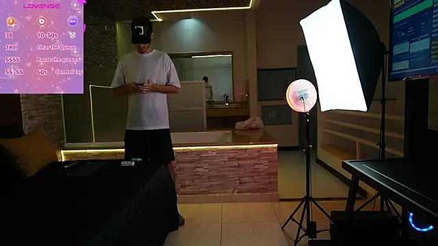 Enzo Crown online show from April 2026 08:24:02 PM