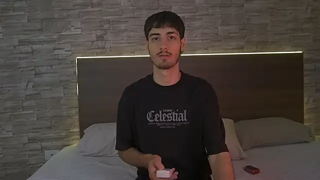 Enzo Crown online show from April 2026 06:58:01 PM