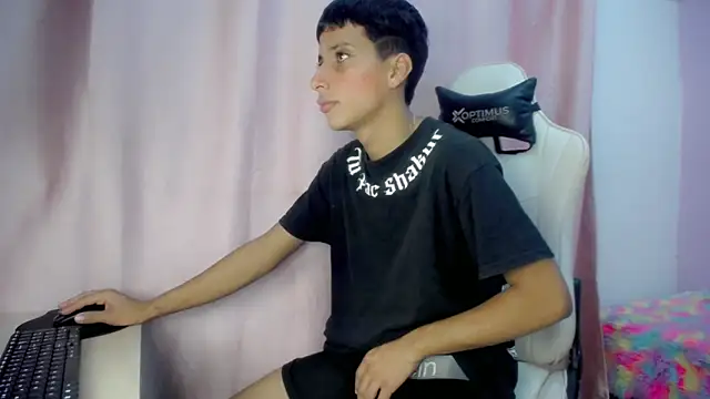 Snapshot of Yei_lee_ chatting on April 2026 08:48:02 PM Yei lee online show from April 2026 08:48:02 PM