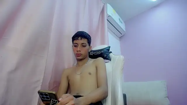 Snapshot of Yei_lee_ chatting on April 2026 08:37:02 PM Yei lee online show from April 2026 08:37:02 PM