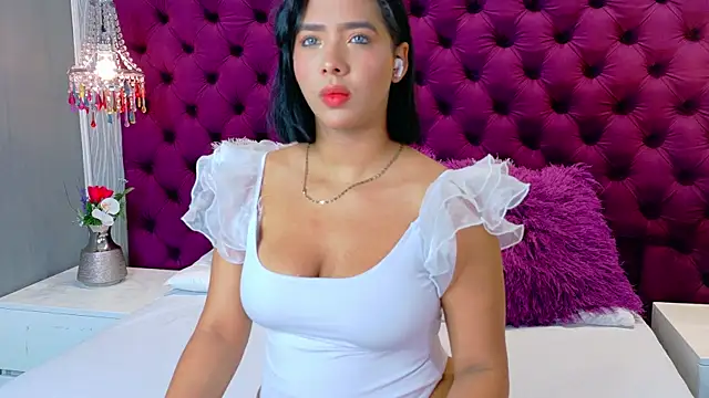 HilaryQueen  online show from April 2026 01:26:01 PM