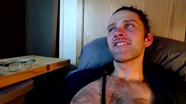 Snapshot of barebearstudio chatting on April 2026 01:51:01 PM barebearstudio online show from April 2026 01:51:01 PM