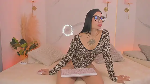 nathassa grant  online show from May 2026 01:26:02 PM