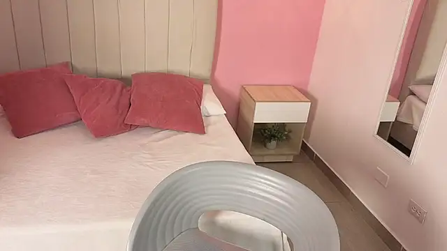 jhan vassilis online show from April 2026 11:12:02 AM