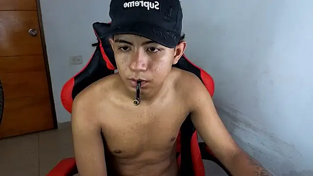 darknigthx online show from April 2026 03:35:01 AM