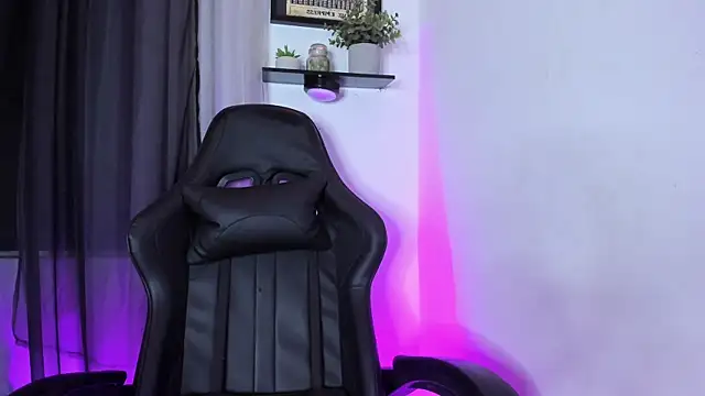 Red DollX online show from April 2026 01:43:01 AM