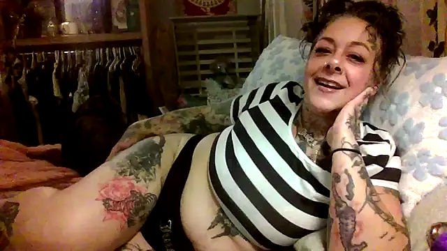 Snapshot of Kitty_bang chatting on June 2026 05:18:02 AM Kitty bang online show from June 2026 05:18:02 AM