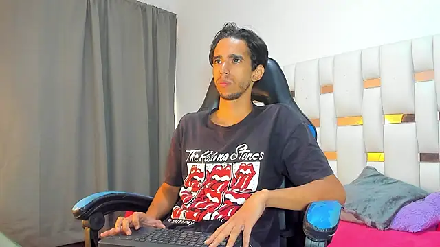 Alessandro Abruzzo online show from April 2026 01:07:02 PM