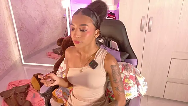 Snapshot of Rolyloren1 chatting on July 2026 04:48:02 PM Rolyloren1 online show from July 2026 04:48:02 PM
