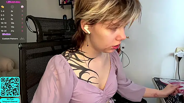 MadalynNosel online show from April 2026 07:04:01 AM