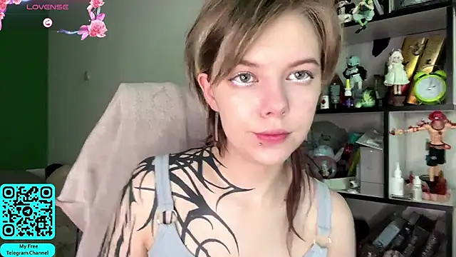 Snapshot of MadalynNosel chatting on June 2026 07:09:02 AM MadalynNosel online show from June 2026 07:09:02 AM