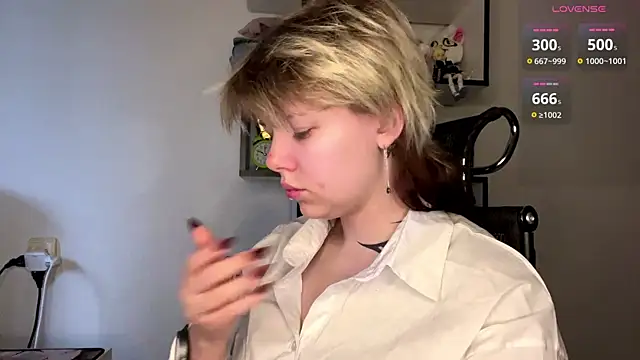 MadalynNosel online show from April 2026 07:10:01 AM