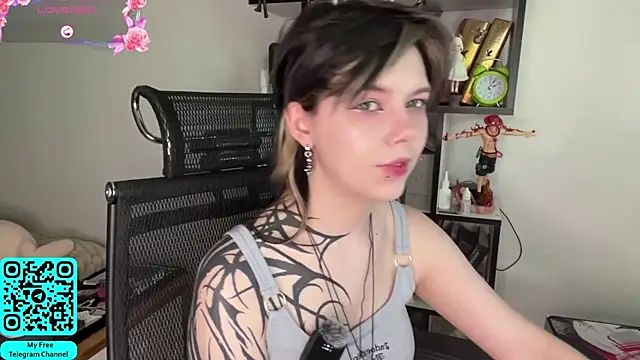 Snapshot of MadalynNosel chatting on June 2026 07:06:02 AM MadalynNosel online show from June 2026 07:06:02 AM