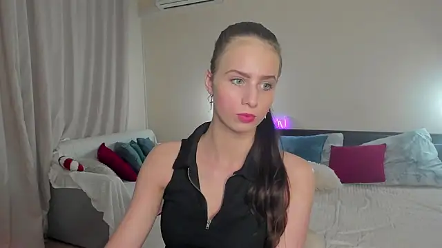 Snapshot of LoveBettie chatting on June 2026 03:20:02 PM LoveBettie online show from June 2026 03:20:02 PM