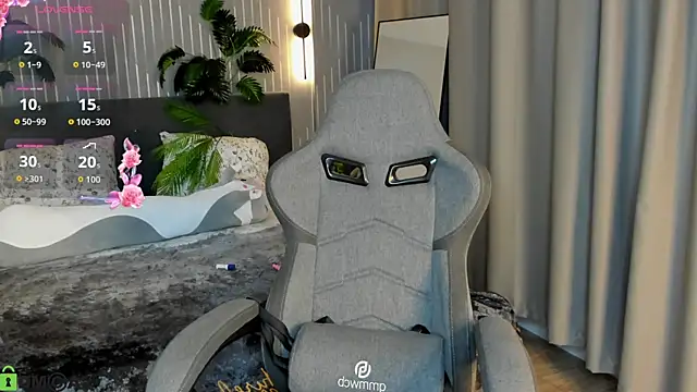 Linda Zef1r online show from May 2026 01:14:02 AM