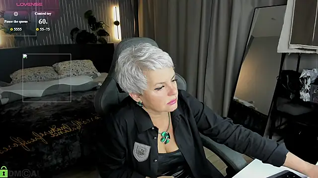 Linda Zef1r online show from May 2026 01:11:01 AM