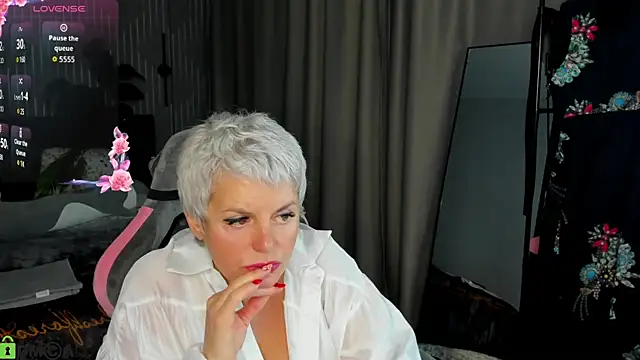 Linda Zef1r online show from May 2026 01:22:02 AM