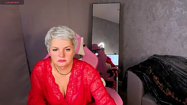 Linda Zef1r online show from May 2026 01:35:02 AM