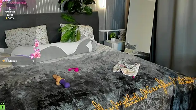 Linda Zef1r online show from May 2026 01:37:07 AM