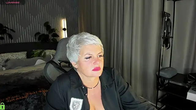 Linda Zef1r online show from May 2026 09:37:02 AM