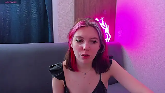 Marie Reyess online show from April 2026 07:15:02 AM