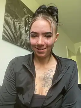 Snapshot of zoeelinks chatting on April 2026 10:09:02 AM zoeelinks online show from April 2026 10:09:02 AM