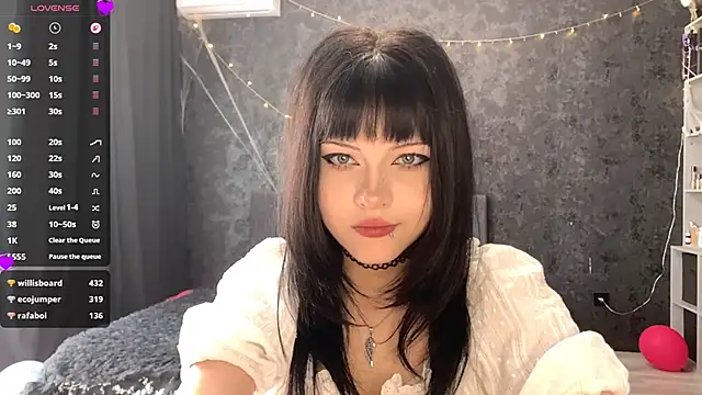 EmilyEmbears online show from May 2026 07:02:02 AM