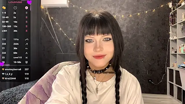 EmilyEmbears online show from May 2026 06:32:01 AM