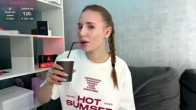 PollyRysh online show from April 2026 03:35:01 PM