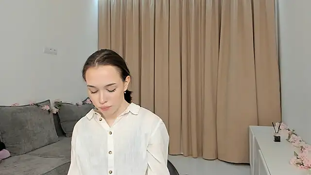 Snapshot of RoyceKintzel chatting on April 2026 06:33:01 PM RoyceKintzel online show from April 2026 06:33:01 PM