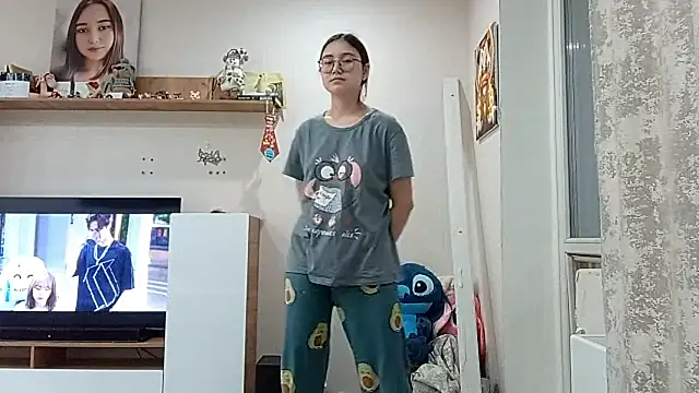 LezlieEllegood online show from April 2026 02:30:01 PM