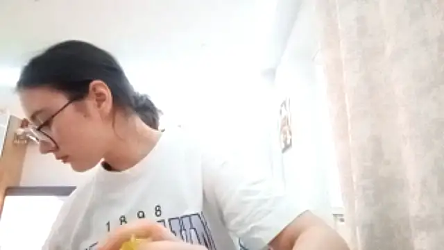 LezlieEllegood online show from April 2026 02:23:01 PM