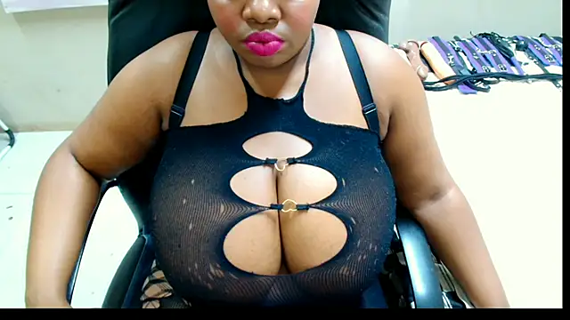 Snapshot of Voluptious1 chatting on April 2026 03:07:02 AM Voluptious1 online show from April 2026 03:07:02 AM