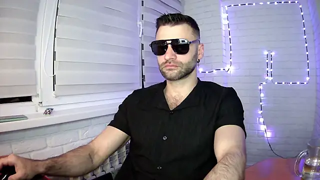 Snapshot of DaddySlava chatting on April 2026 06:16:01 PM DaddySlava online show from April 2026 06:16:01 PM