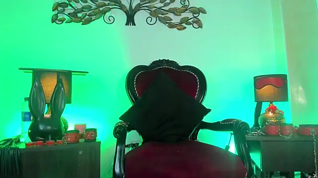 Madamedaphne  online show from May 2026 02:12:01 PM